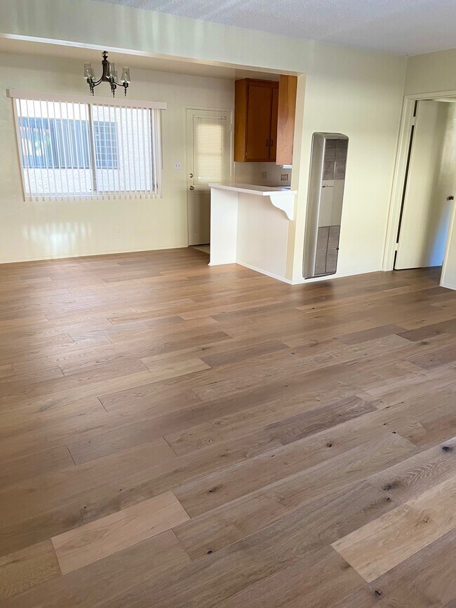 Foto del edificio - 14220 Dickens St