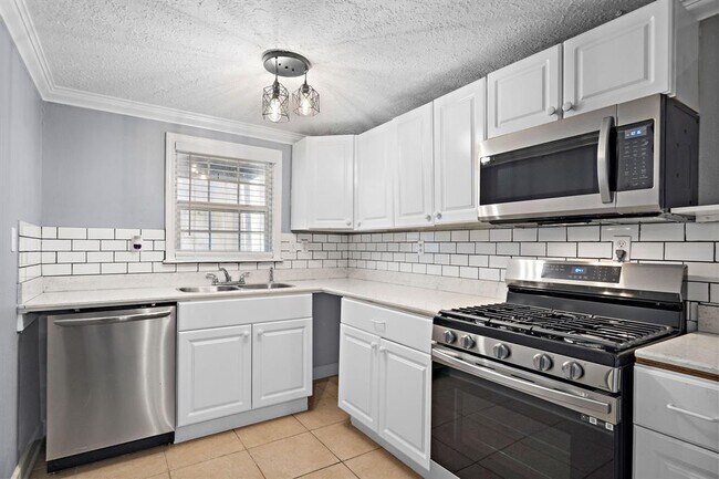 Building Photo - 3408 Roseland St