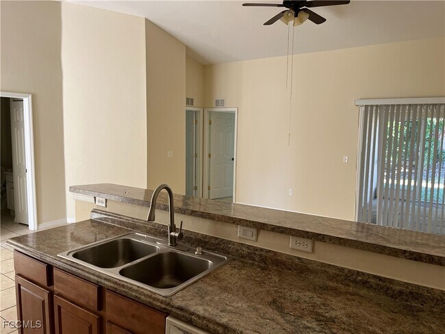 Building Photo - 601 SE 5th St