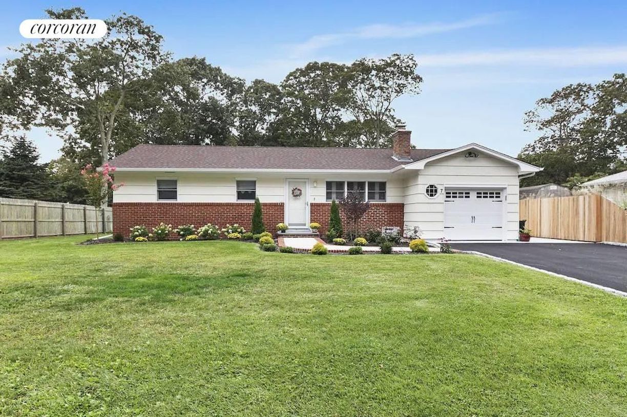 7 Cornell Pl, Hampton Bays, NY 11946 House Rental in Hampton Bays, NY