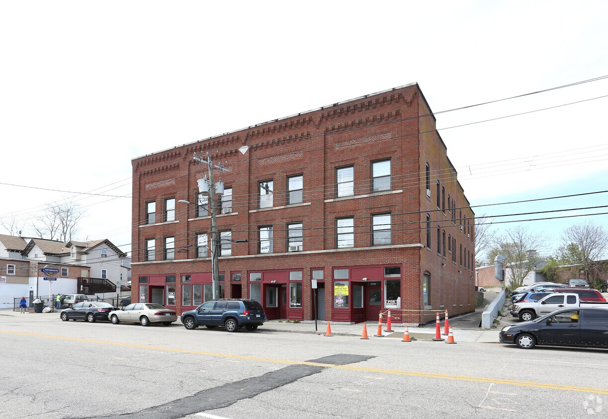 Primary Photo - 573-581 Bank St