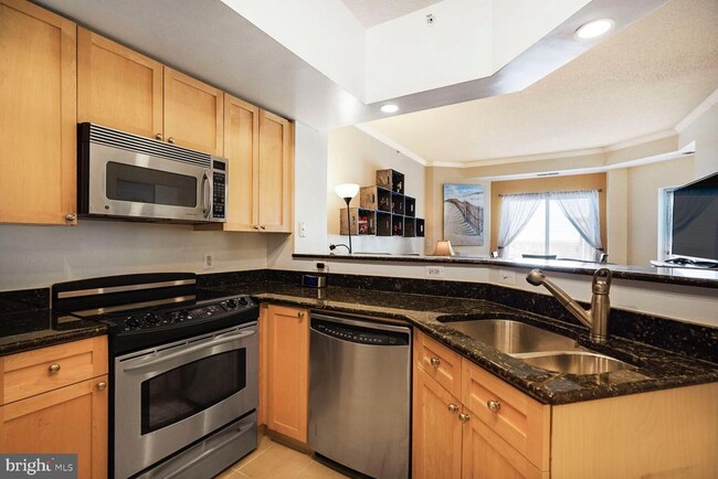 Building Photo - 3101 N Hampton Dr
