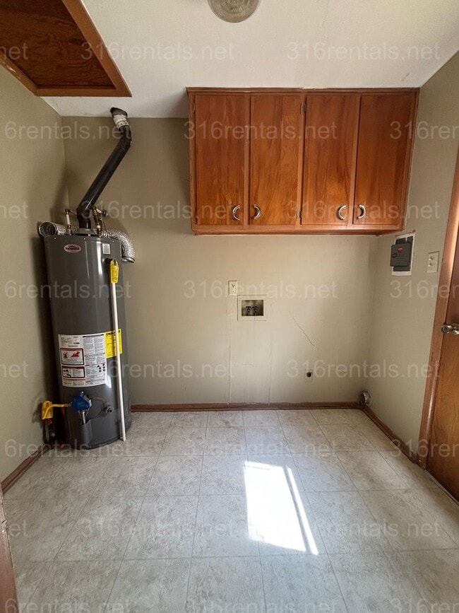 Building Photo - Two bed one bath available NOW!