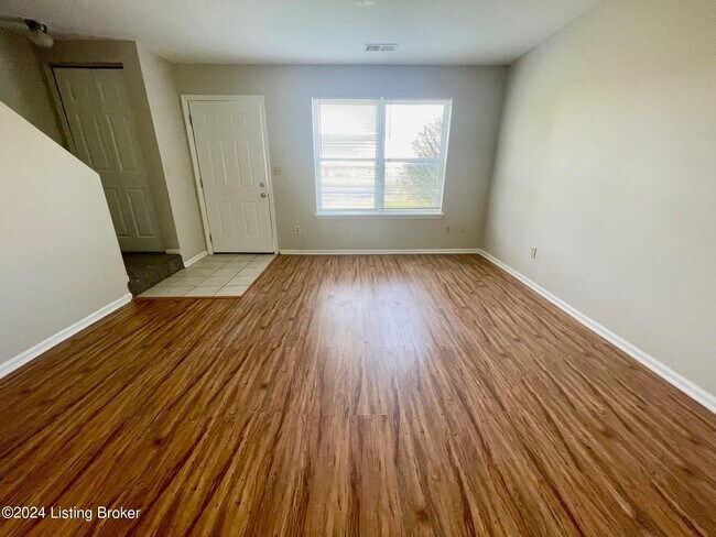 Building Photo - 504 Fox Chase Ct