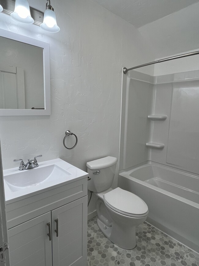 Building Photo - 1210 S 17th St