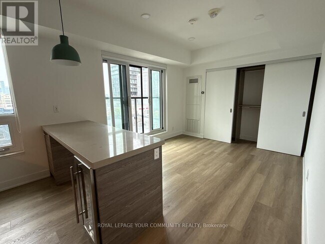 Photo du bâtiment - 484 Spadina Ave.