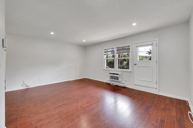Building Photo - 100 Pierson Miller Dr