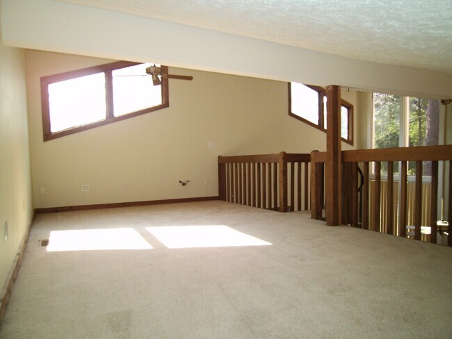Despacho luminoso o cuarto dormitorio - 3466 Winter Hill Drive