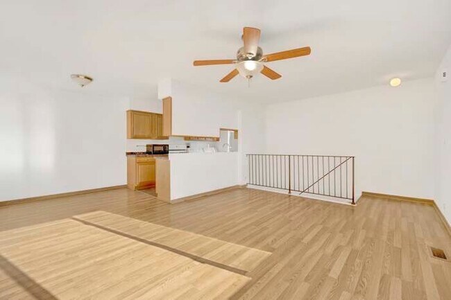 Building Photo - 1417 Cove Dr