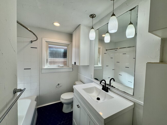 Building Photo - 4518 Capitol Ave