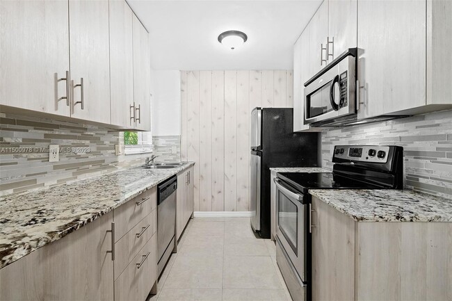 Building Photo - 92 Hendricks Isle