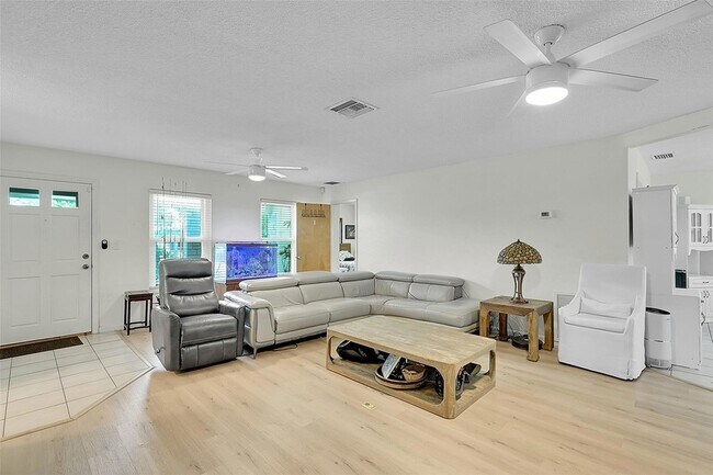 Foto del edificio - 4540 SW 26th Terrace