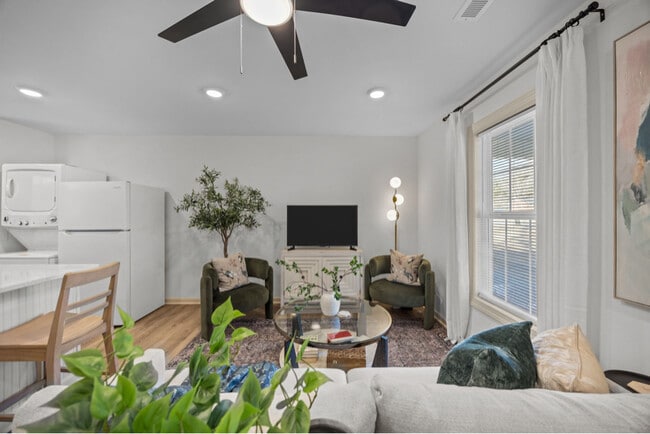 Building Photo - 1802 Rominger Rd