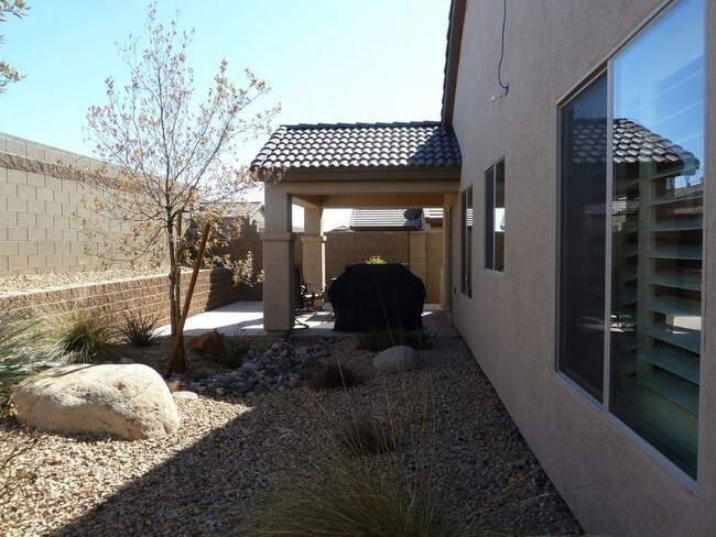 Building Photo - Nice 3 bed 2 bath home in coral Canyon