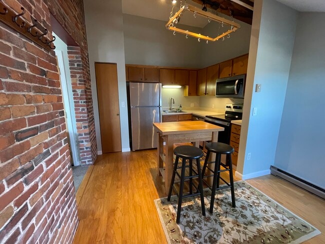 Photo - 269 Commercial St Apartment