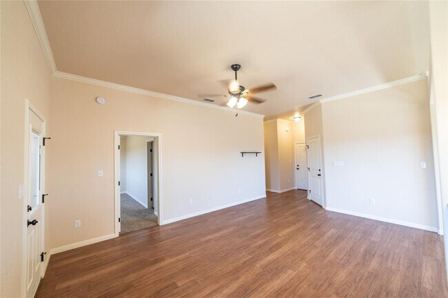 Foto del edificio - 6866 Jennings Dr