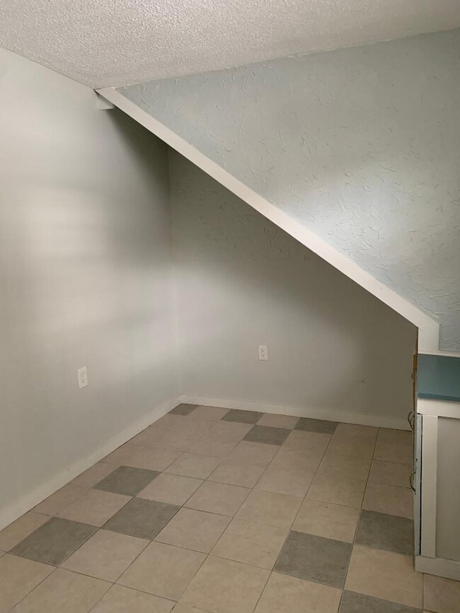 Second bedroom - 67 E Creek Cir