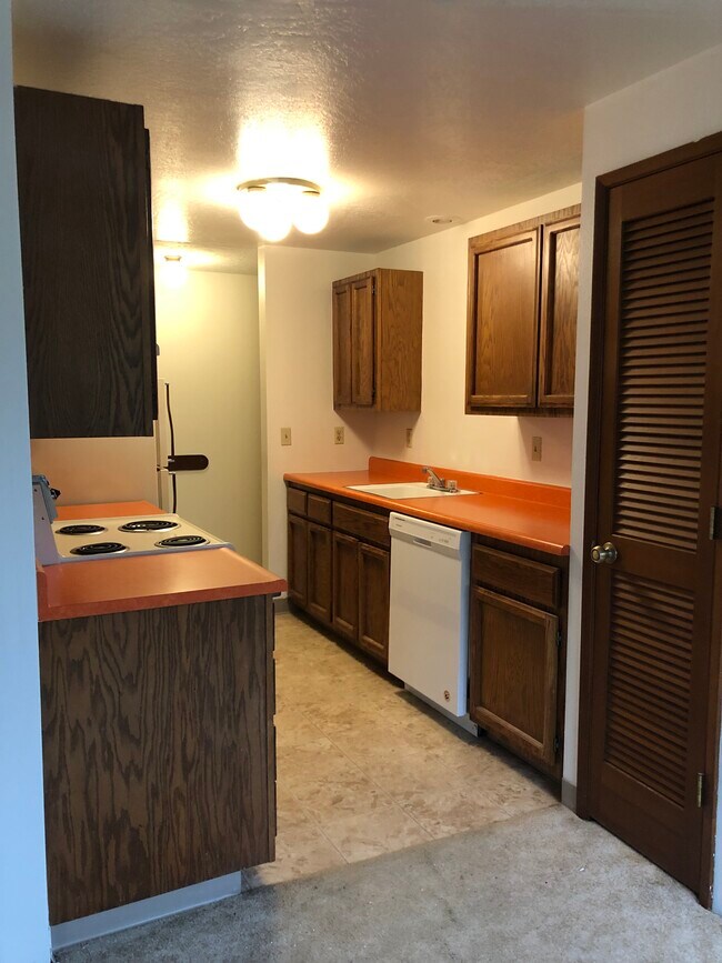 Kitchen - 5904 SE Milwaukie Ave