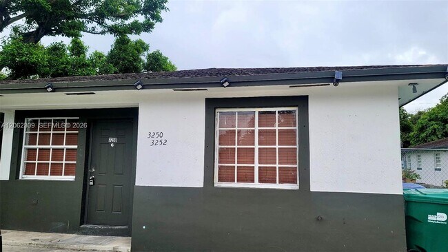 Foto del edificio - 3250 NW 94th St
