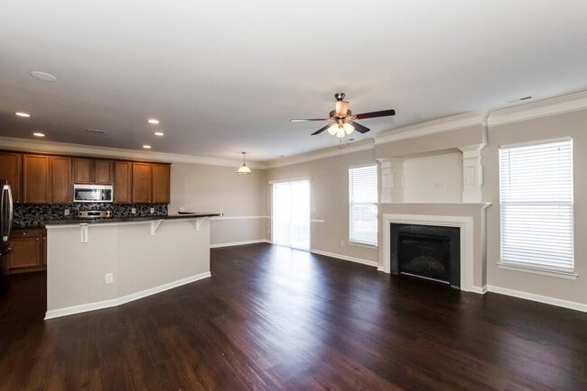 Foto del edificio - 5013 Broad Leaf Ct