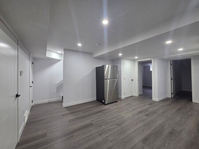 Photo du bâtiment - 9925-222A 222A St NW