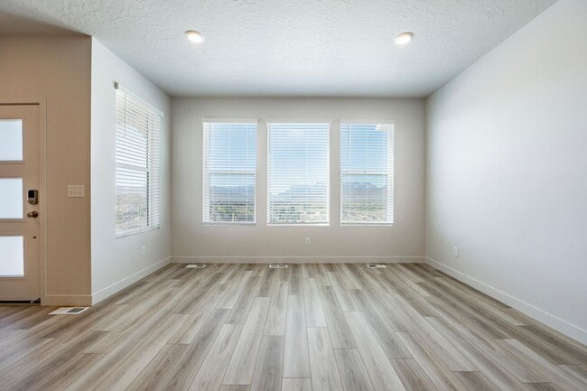 Building Photo - Modern New Construction with Heber Valley ...