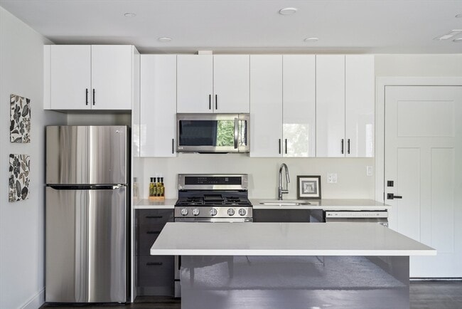 Foto del edificio - 317 Belgrade Ave