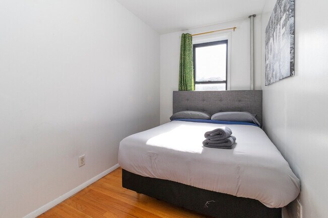 Foto del edificio - 224 E 95th St