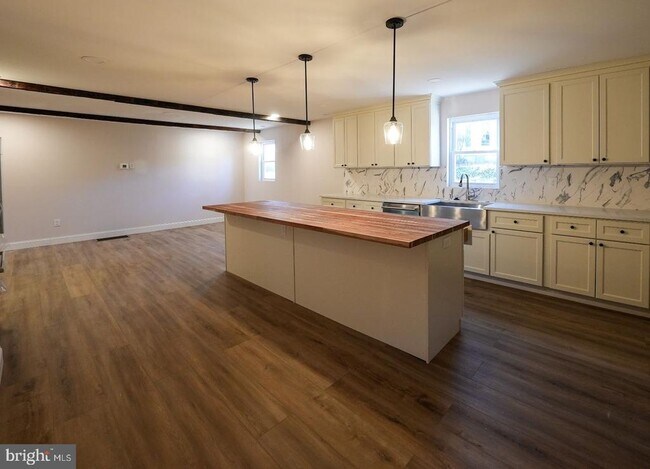Building Photo - 621 Ridge Pike