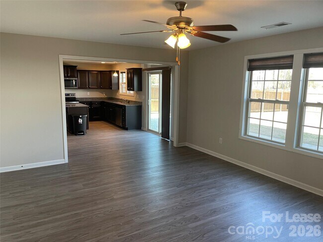 Foto del edificio - 2909 Old Field Rd