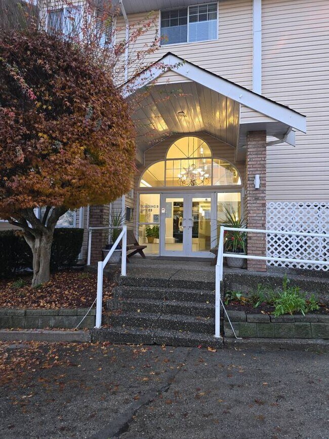 Building Photo - 22611 116 Av