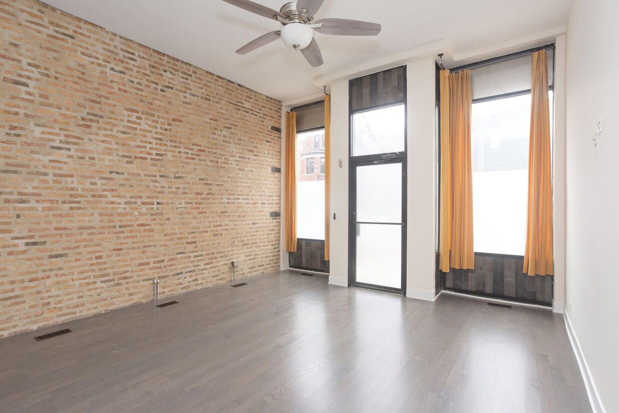 Foto principal - 2047 N Hoyne Ave