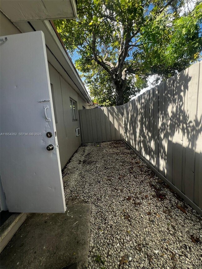 Foto del edificio - 2081 NW 30th St