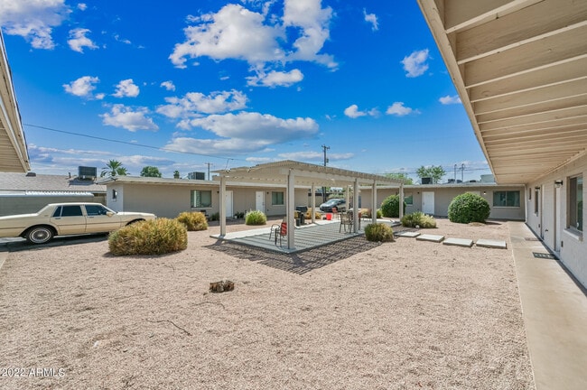 Building Photo - 3949 E Earll Dr