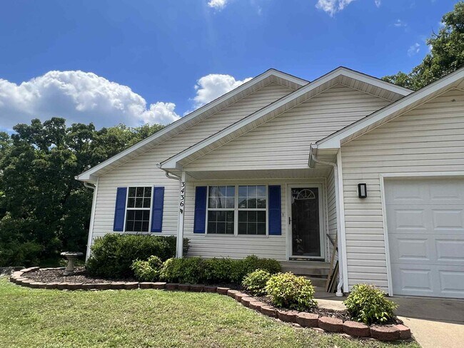 Foto del edificio - COMING SOON: BEAUTIFUL 3 BEDROOM / 2 BATHROOM HOUSE WITH FENCED IN YARD, PORCH, AND SHED LOCATED ...