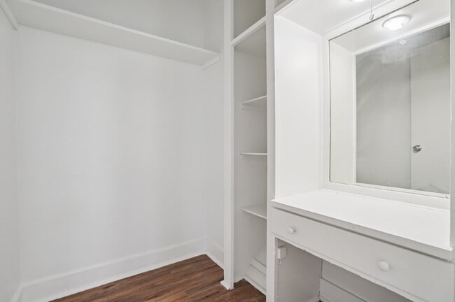 Building Photo - Park Wilshire