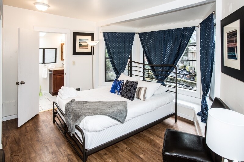 Photo - 1901 N 80th St (Seattle, WA)