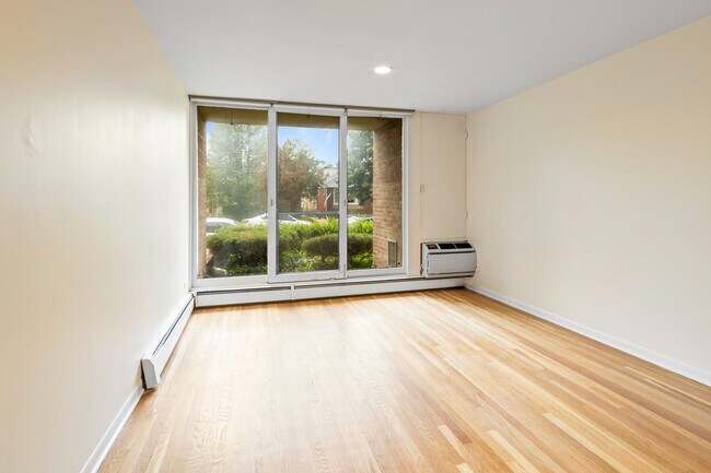 Foto del edificio - 5435 N Artesian Ave