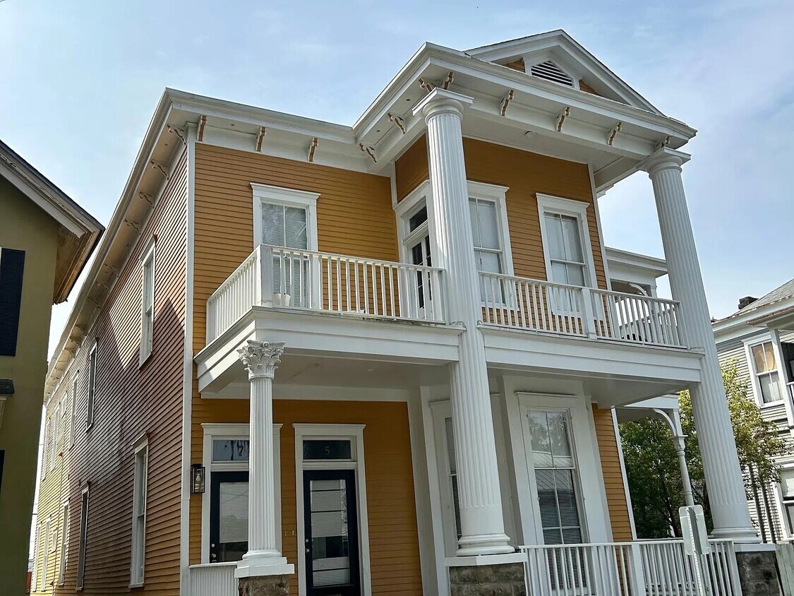 Primary Photo - 5 E 38th St
