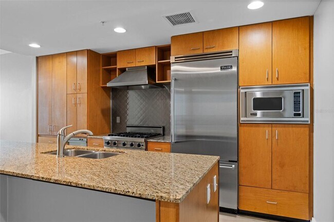 Foto del edificio - 1208 E Kennedy Blvd