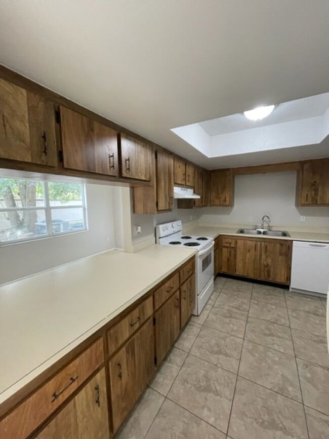 Building Photo - 2/2 Ground Floor Condo in South Daytona fo...
