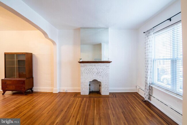 Building Photo - 2417 S Mole St