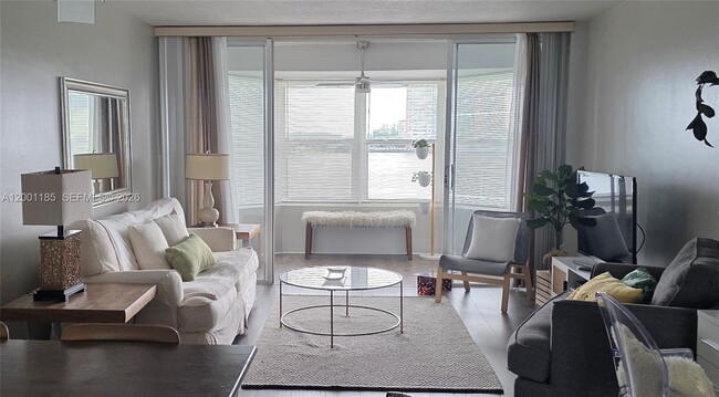 Foto del edificio - 1350 NE 191st St