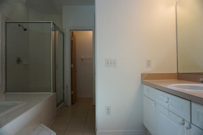 TownHome in Island Club West - TownHome in Island Club West