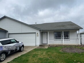 Building Photo - 405 St Clair Way