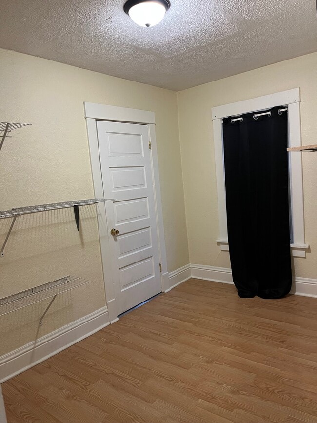 Building Photo - 623 Riehl St