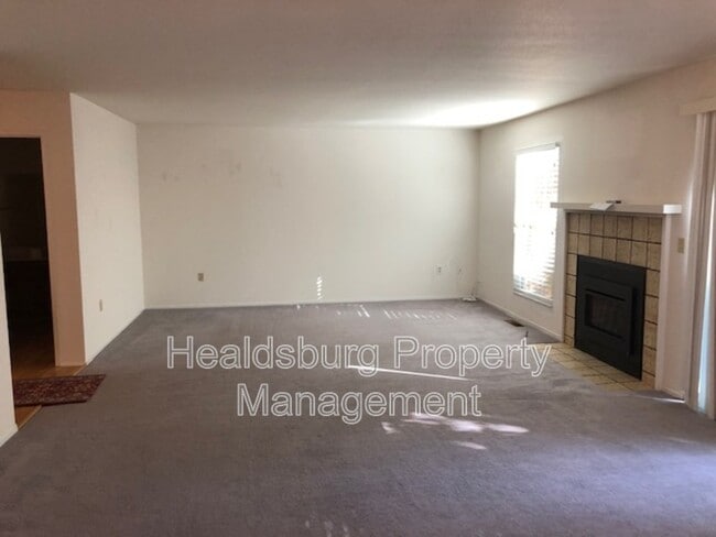 Foto del edificio - 1304 Foothill Dr