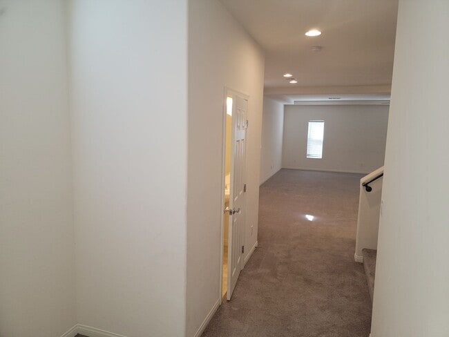 Building Photo - Fabulous 4 Bedroom Home in Southwest for Rent