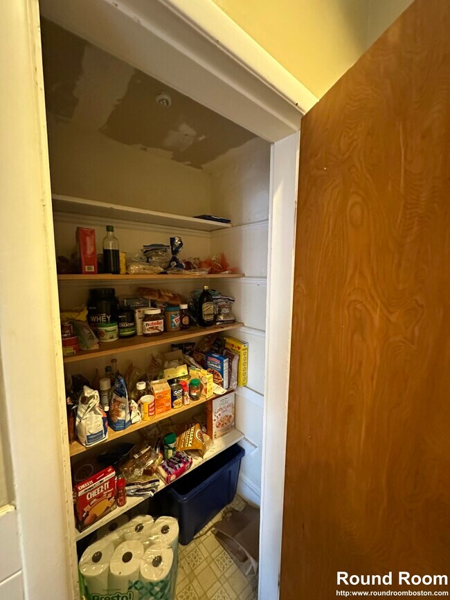 Building Photo - 10 Strathmore Rd