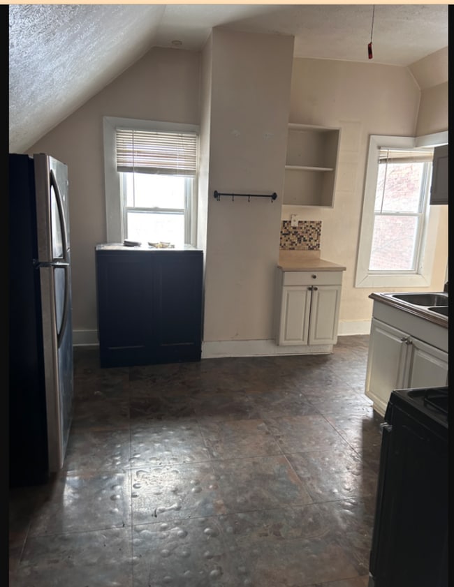 Building Photo - 6010 Wakefield Ave